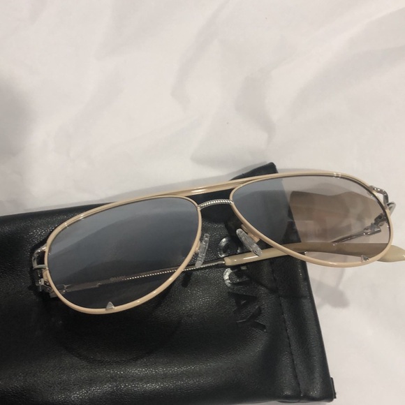 Quay Women's High Key Twist Silver Champagne Flash Aviator Sunglasses new - Picture 10 of 12